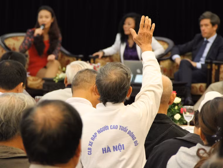 Tại Hội thảo, nhiều khán giả đã đặt các câu hỏi thiết thực liên quan đến căn bệnh ung thư.