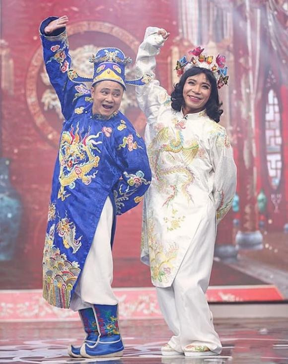 Tu Long dap khi bi ca khia 