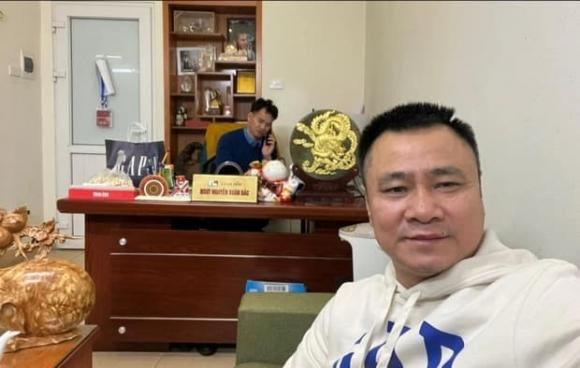 Tu Long dap khi bi ca khia 