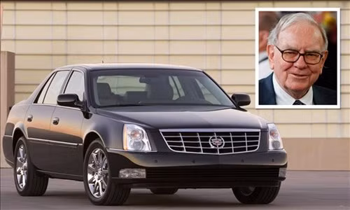Tỷ phú Warren Buffett nắm giữ những thương hiệu bán lẻ hàng đầu nước Mỹ. Ông luôn đứng trong top đầu những người giàu nhất thế giới, tuy nhiên ông lại chọn cho mình chiếc Cadillac DTS giá rẻ hơn 23.000 USD. Warren Buffett cho biết đối với ông, chiếc Cadillac của mình chả khác biệt nhiều so với một siêu xe Lamborghini.
