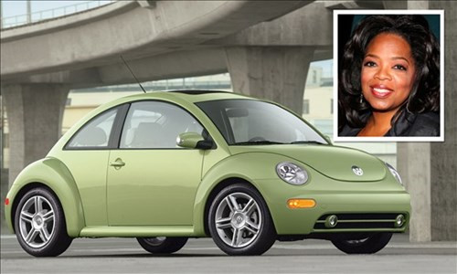 Oprah Winfrey được đánh giá là một trong những MC thành công nhất cho đến nay. Tổng giá trị tài sản của bà lên tới gần 3 tỷ USD, tuy nhiên bà lại chọn mẫu Volkswagen Beetle đời mới có giá chỉ hơn 22.000 USD.