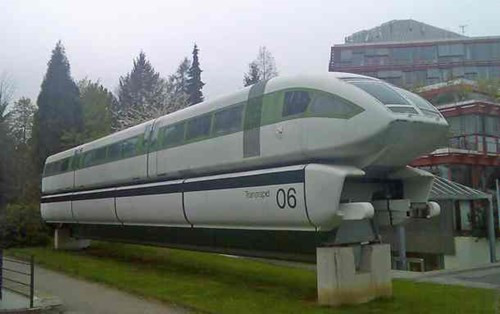 Transrapid 06 là mẫu tàu điện thứ ba của Công ty Transrapid ra đời năm 1988. Tàu từng đạt tốc độ kỉ lục 412,6 km/h khi không có tải.