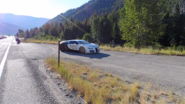 Chiếc Bugatti Veyron Super Sport Pur Blanc đạt tốc độ cao nhất trong cuộc đua năm nay.