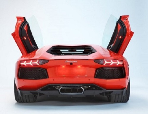 Lamborghini Aventador LP 670-4 ra dự kiến ra mắt vào tháng tới.