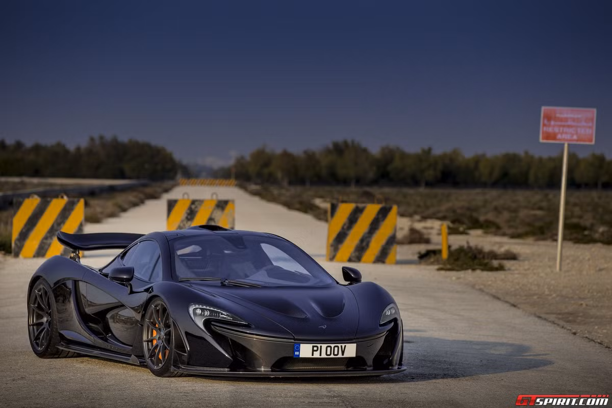 Những thông tin rò rỉ thôi thúc những đại gia lắm tiền sẵn sàng chi số tiền lớn để sở hữu mẫu xe này. Hiện chưa có số liệu chính xác bao nhiêu chiếc xe đã được đặt hàng trước.