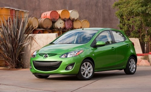 Mazda 2 Sport là mẫu xe gia đình vừa ra mắt đầu năm 2014. Xe có thiết kế thân thiện, dễ lái, sang trọng và tiết kiệm nhiên liệu. Giá xe được niêm yết hơn 15.500 USD chưa thuế.