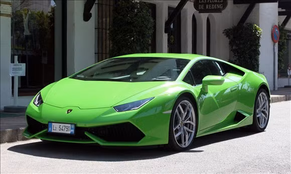 Hiện tượng 2015 không thể không nhắc đến Lamborghini Huracan. Đây là dòng xe mang phong cách, kiểu dáng và công nghệ hoàn toàn mới của Lamborghini. Dự kiến xe sẽ ra mắt đầu năm 2015.