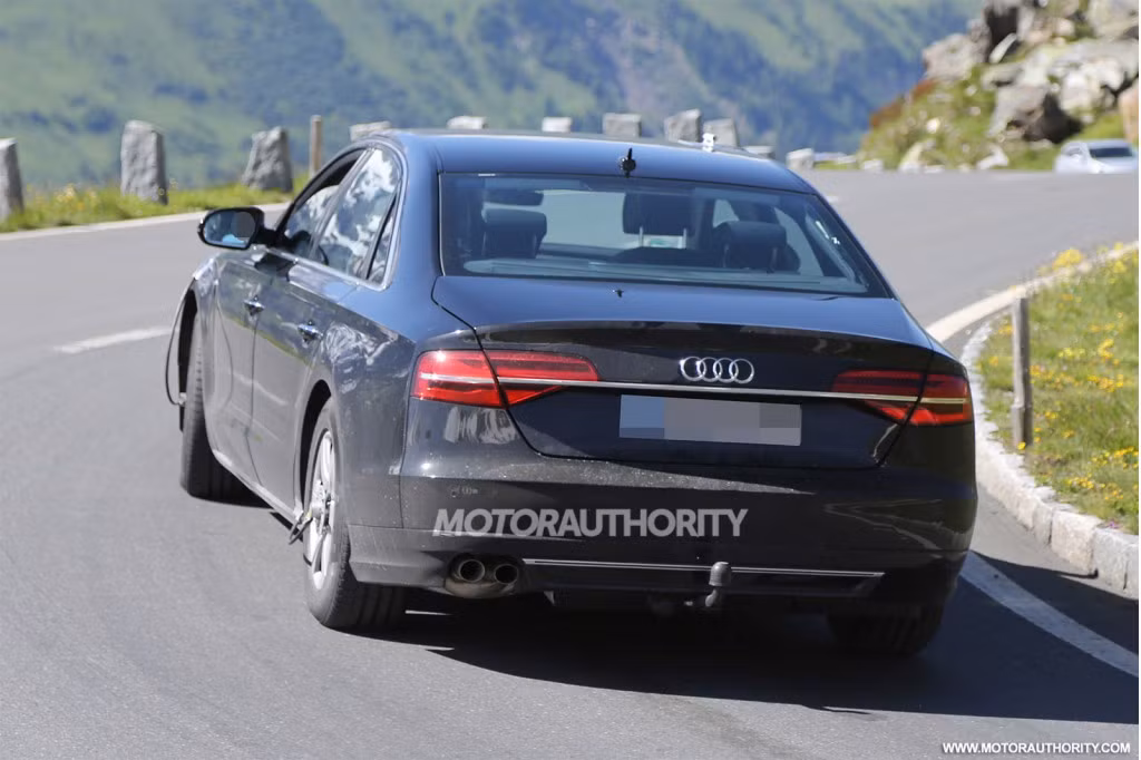 Chiếc xe mang nhiều vết xây xát vì đã qua thử nghiệm nhiều lần trước khi đưa vào chạy thật.