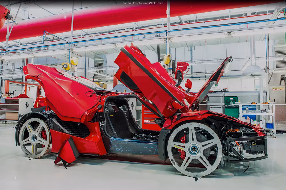 Bộ khung siêu xe LaFerrari dần được hoàn thiện.