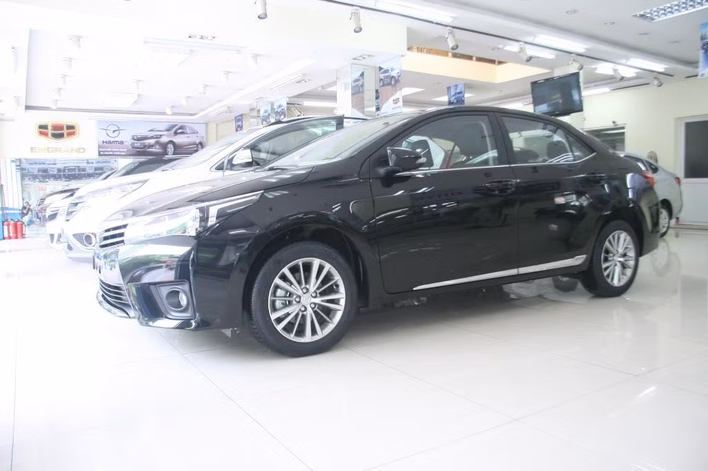 Mẫu xe Toyota Altis 2014 mới xuất hiện tại Đài Loan không lâu đã có mặt tại 1 showroom ở miền Bắc nước ta. Chiếc xe được nhiều tín đồ mê xe dành sự quan tâm đặc biệt.