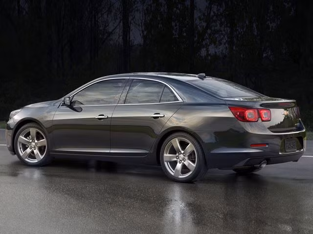 Chevrolet Malibu 2014 được trang bị hệ thống Start/Stop tiêu chuẩn, giúp nâng cao khả năng tiết kiệm nhiên liệu. Theo Chevrolet, chiếc Malibu 2014 tiết kiệm nhiên liệu hơn 14% so với bản 2013 tương đương. Đây là mẫu xe thân thiện với gia đình, phù hợp trong công việc và dã ngoại.