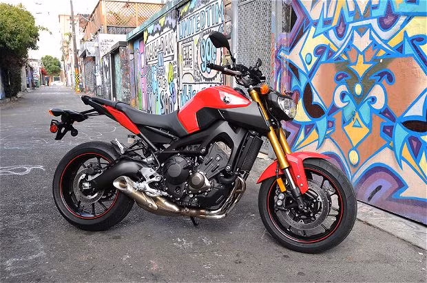 Yamaha FZ-09 là dòng Naked lý tưởng dành cho dân phượt Việt. Xe được thiết kế với phần yên dành cho 2 người, yên thấp điều chỉnh được phù hợp với người Việt. Xe trang bị động cơ động cơ 847 cc làm mát bằng chất lỏng, 3 xi-lanh, 4 thì. Mức tiêu hao nhiên liệu trung bình là 7.1 lít/100 km. Tuy nhiên, giá chiếc xe này khá cao lên tới 8.000 USD.