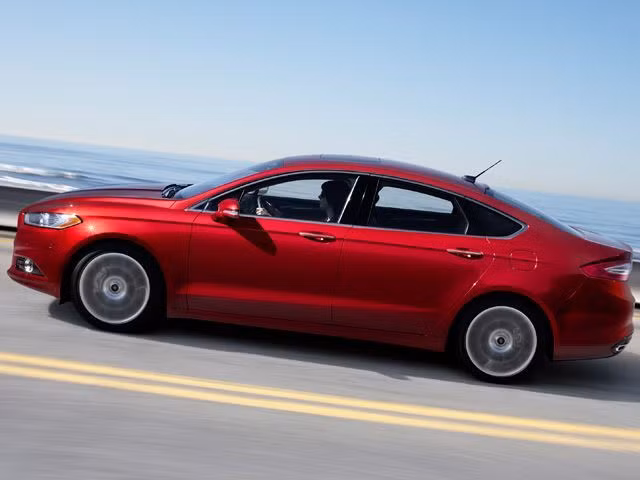 Ford Fusion 2014 là mẫu sedan theo nghiên cứu của IHS Automotive đang được ưa chuộng nhất năm nay. Phó chủ tịch của Ford, ông Joe Bakaj cho biết, mẫu xe được tích hợp nhiều công nghệ hiện đại, đảm bảo an toàn và tiện nghi nhất cho người lái.