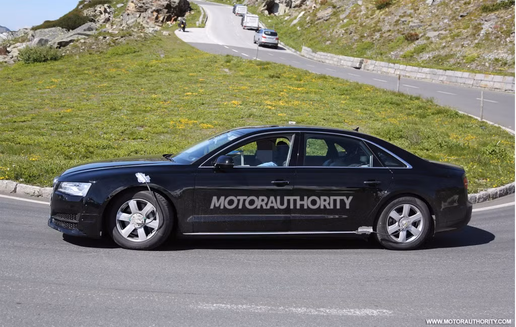 Gầm xe thấp, thân xe dài là những cách tân trong công nghệ phát triển của Audi. Bánh xe sử dụng lazang đơn giản dạng 6 cánh làm bằng hợp kim.