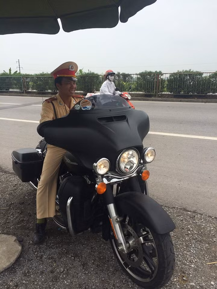 Chiếc xe mang trên mình màu đen nhám có phần dữ dằn tạo nên vẻ oai vệ cho người lái. Ảnh: Fanpage Mua bán xe PKL.