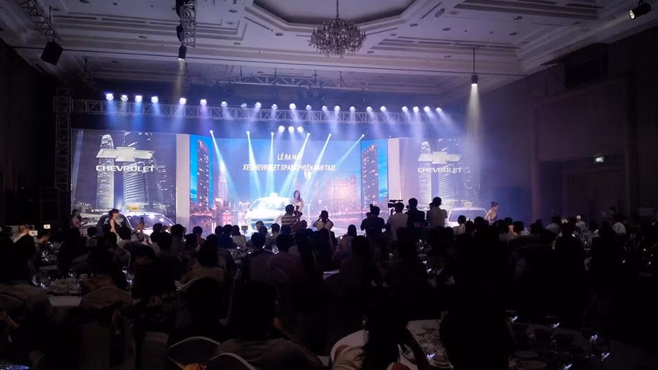 Xe trang bị động cơ 1.0 DOHC MFI tiết kiệm nhiên liệu với mức tiêu hao chỉ 5.1l/100km. Đây là chi tiết quan trọng nhằm nâng cao hiệu quả của xe cũng như giảm giá thành, chi phí cho hành khách đi xe.