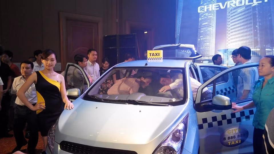 Chevrolet Spark có thiết kế nhỏ gọn, phù hợp với đô thị Việt Nam với 3,6m chiều dài và 1,6m chiều rộng, có tính linh hoạt và cơ động cao nhằm cạnh tranh mạnh mẽ với các dòng xe taxi khác đang hoạt động tại Thủ đô.