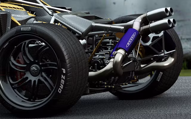 Siêu xe Pagani Huayra sở hữu động cơ Mercedes-Benz AMG V12 Twin-Turbo 6.0 lít, với công suất tối đa 730 mã lực, mô-men xoắn cực đại 1.000 Nm. Sức mạnh này được truyền đi thông qua hộp số tuần tự 7 cấp. Siêu xe có thể tăng tốc từ 0-100 km/h trong 3,3 giây, tốc độ tối đa đạt 370 km/h. Đây là một trong những mẫu xe nhanh nhất thế giới.