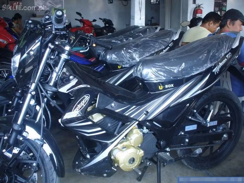 Typhoon 150cc mới cóng nhập khẩu từ Trung Quốc về Philippines. Nhiều người dân Philippines mua chiếc xe này vì giá thành rẻ và giống hệt Suzuki Raider.