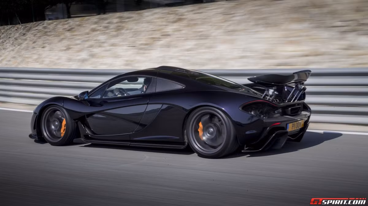 Không có nhiều chi tiết về động cơ, nhưng McLaren hứa hẹn P1 GTR sẽ có công suất lên tới hơn 1.000 mã lực, biến nó thành một trong những chiếc xe nhanh nhất thế giới.