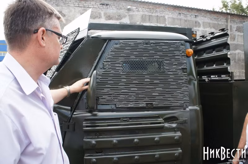 Chiếc xe bảo vệ tối ưu cho người sử dụng được chế tạo tại công ty Sửa chữa đầu máy xe lửa Nikolaevsk.