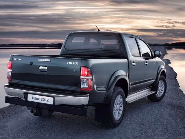 Hilux hiện khá thông dụng tại Việt Nam. Mẫu xe bán tải mới nhất 2014 đang được bán với giá 42.490 USD.