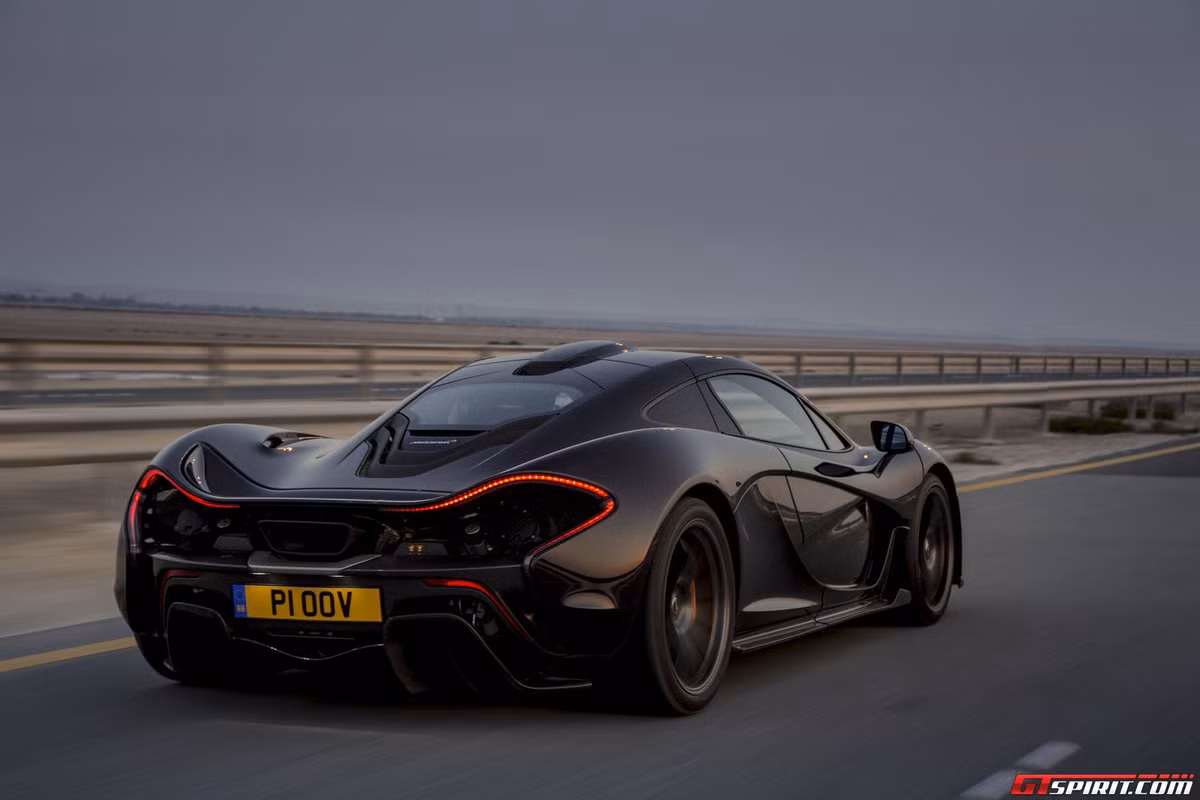 F1 GTR là mẫu xe đua huyền thoại của McLaren từng làm mưa làm gió trên các trường đua thế giới, mới được hãng này hồi sinh nhằm tri ân các khách hàng thân thuộc của hãng.