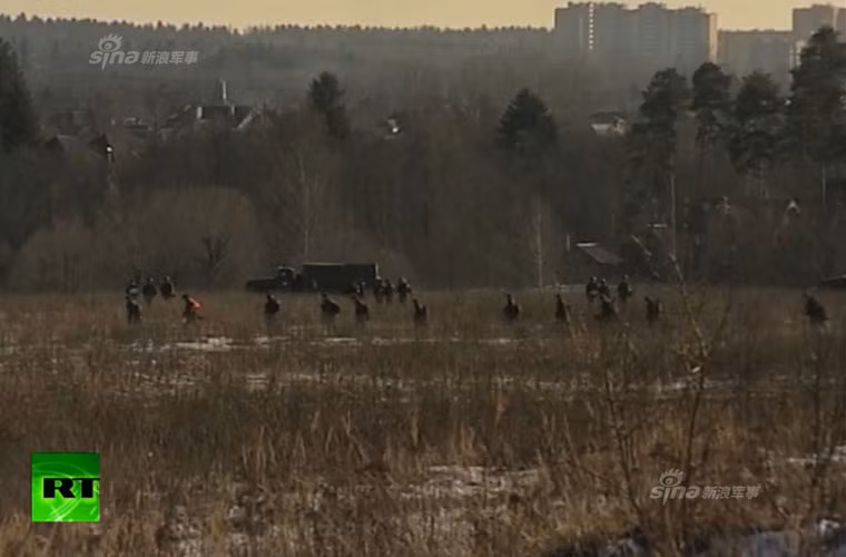 Lực lượng của các vùng Kaliningrad, Samara, Leningrad, Pskov, Kursk, Voronezh, Lipetsk cũng đã khởi hành từ nơi đóng quân.