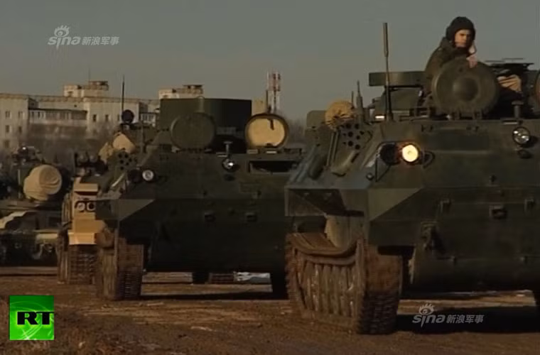 Gần 1.000 xe tăng, xe bọc thép tham gia cuộc tập trận quy mô lớn.