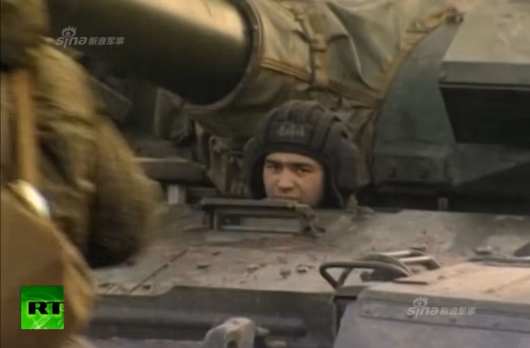 Các đơn vị xe tăng của quân khu Trung tâm đã hoàn thành quá trình chuẩn bị hậu cần và hiện đang đến địa điểm tập trận.