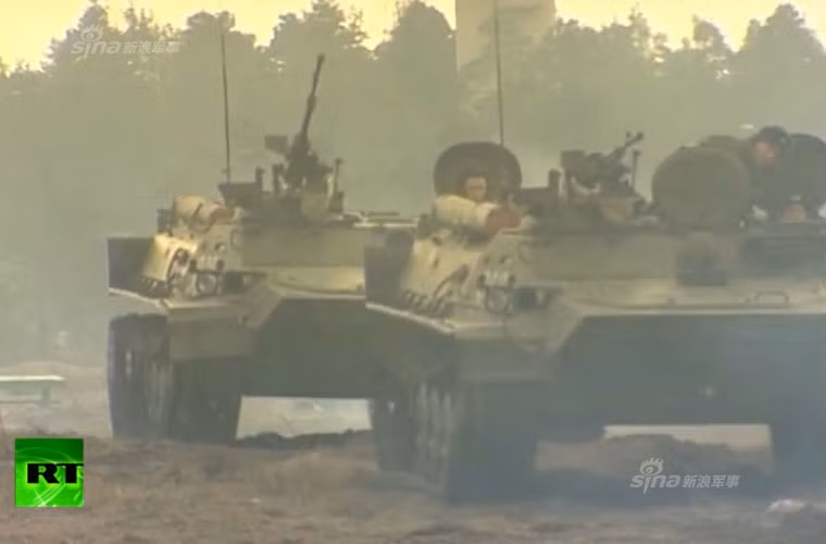 Đội hình xe bọc thép MT-LB.