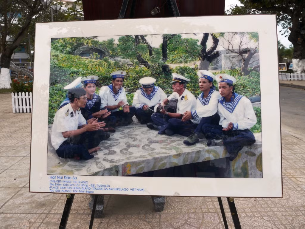 Cất vang tiếng hát.