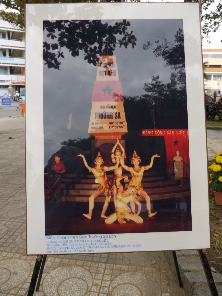Múa Chăm trên đảo Trường Sa lớn.
