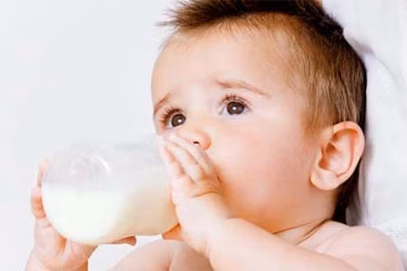 Tên có bộ Mục (tức “Con mắt”, chữ Hán目). Người xưa quan niệm, đôi mắt của ngựa luôn chất chứa cảm xúc. Vì vậy, đặt tên cho bé sinh năm Giáp Ngọ có bộ Mục hàm ý tăng thêm khả năng quan sát cho bé. Tên có bộ Mục cũng là cái tên đem lại may mắn vì được quý nhân phù trợ. Một số tên có bộ Mục như: Mục (con mắt), Trực (Ngay thẳng chính trực), Thịnh (thịnh vượng), Chân (Chân thành, thật thà), Mục (hòa mục)…