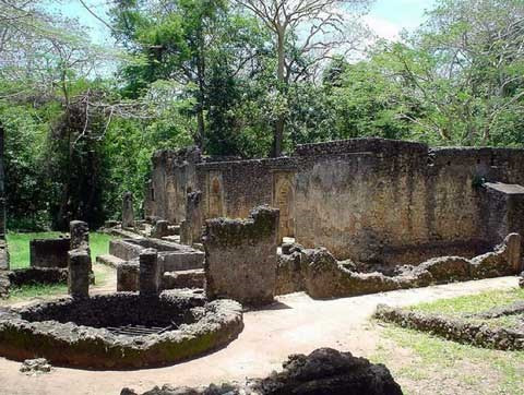 Những khu nhà với đường sá khang trang cùng một giếng nước.