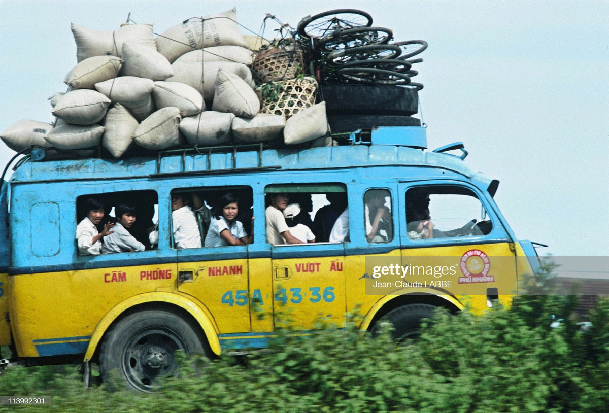 Một chuyển xe buýt ở nông thôn miền Bắc.
