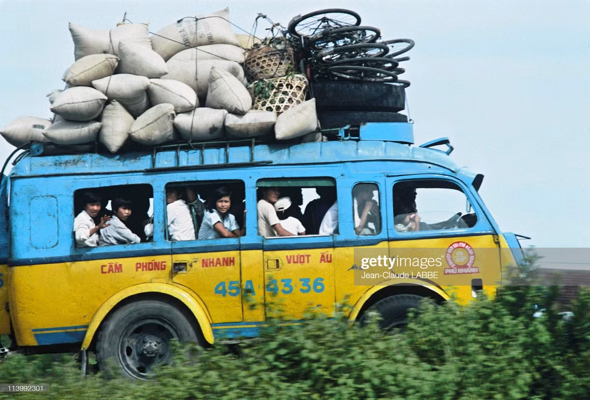 Một chuyển xe buýt ở nông thôn miền Bắc.