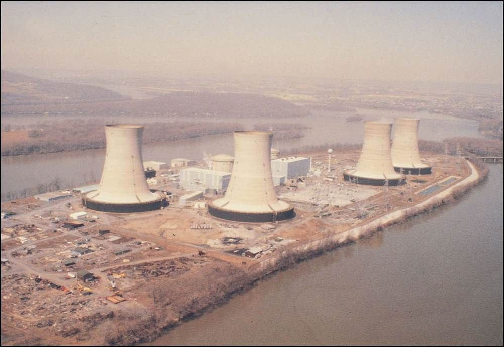 Đến tối cùng ngày, nhiệt độ bắt đầu giảm và áp suất trong lò phản ứng cũng giảm dần khi mà chỉ còn chưa đầy một giờ đồng hồ nữa là lõi sẽ tan chảy hoàn toàn. Sau tình huống ngàn cân treo sợi tóc này, tưởng như khủng hoảng đã qua đi.