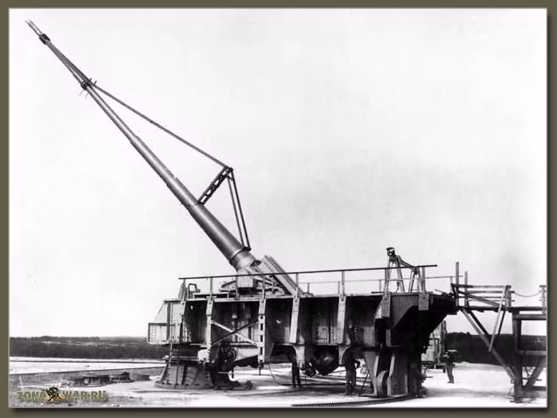 Trong ngày đầu tiên xuất trận, các khẩu pháo khủng khiếp của quân Đức đã giết chết 16 người và làm bị thương 29 người, làm hư hỏng nhiều tòa nhà ở Paris.