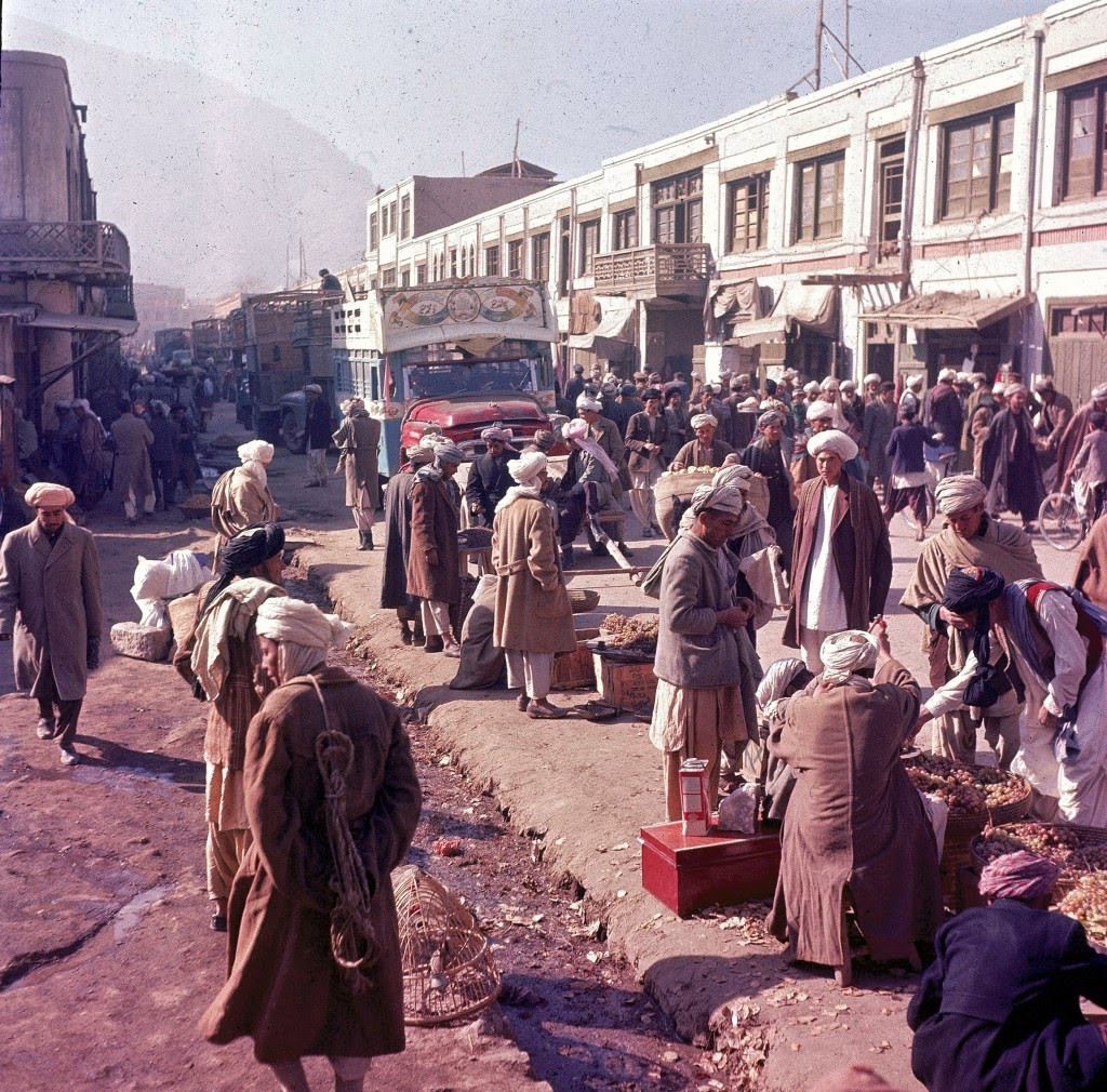Khung cảnh tại khu phố thương mại ở trung tâm Kabul.
