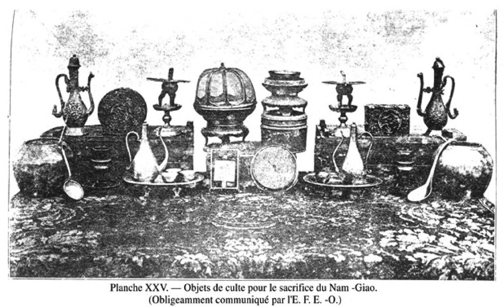 Một số món đồ thờ được dùng trong lễ tế đàn Nam Giao năm 1915.
