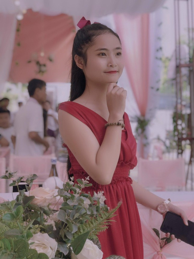 Nu sinh Nghe An la Dang vien mo uoc tro thanh nghe si hat dan-Hinh-4