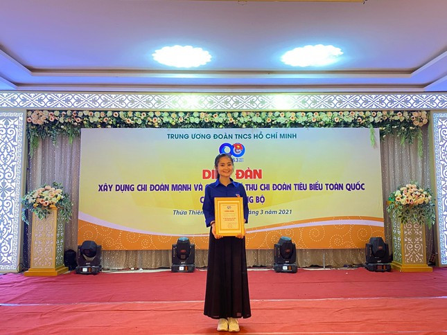 Nu sinh Nghe An la Dang vien mo uoc tro thanh nghe si hat dan-Hinh-3