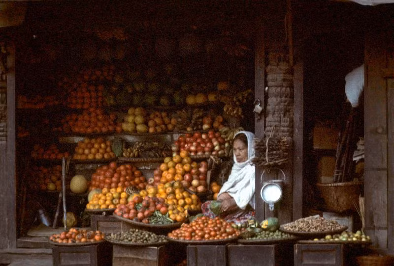 Một cửa hàng hoa quả ở thủ đô Kathmandu.