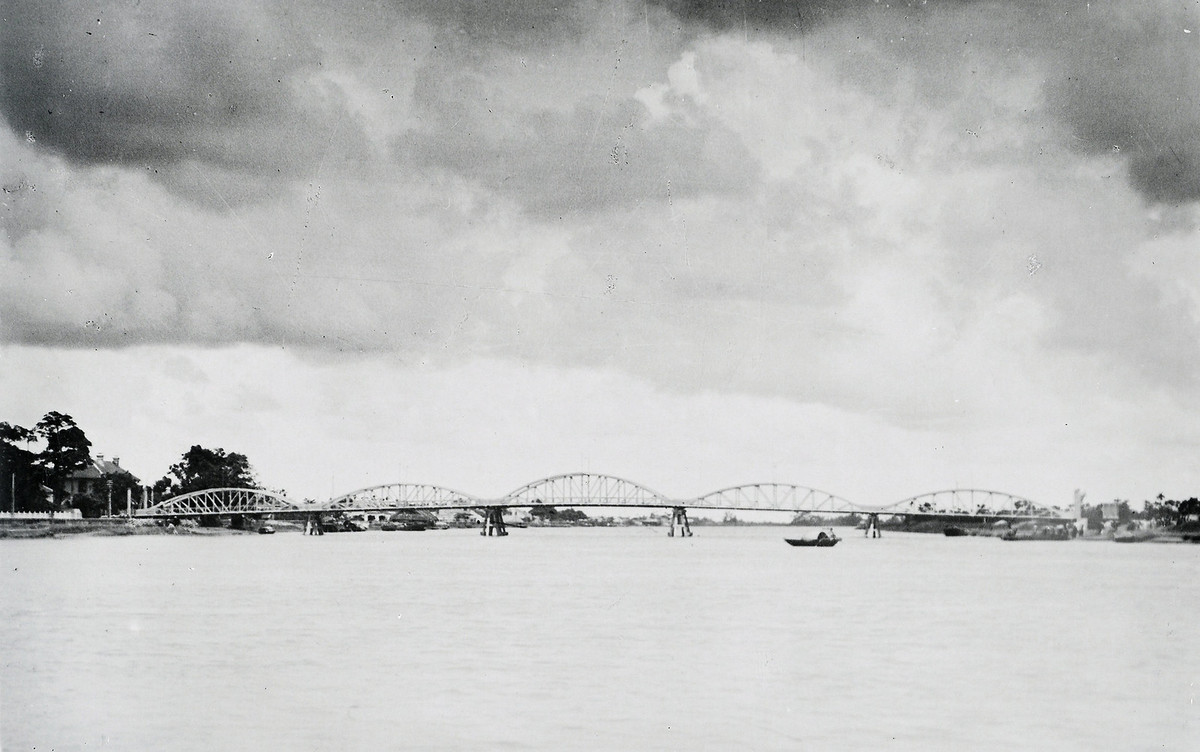 Toàn cảnh cầu Bo nhìn từ sông Trà Lý.