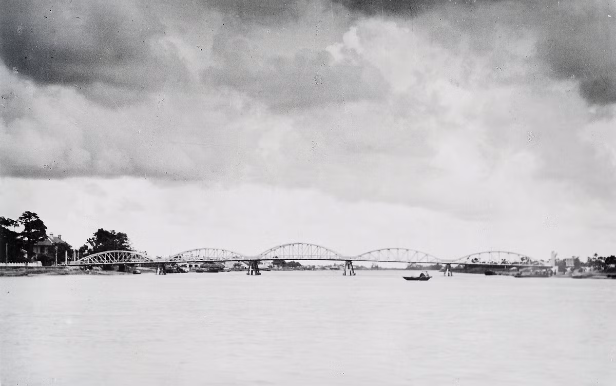 Toàn cảnh cầu Bo nhìn từ sông Trà Lý.