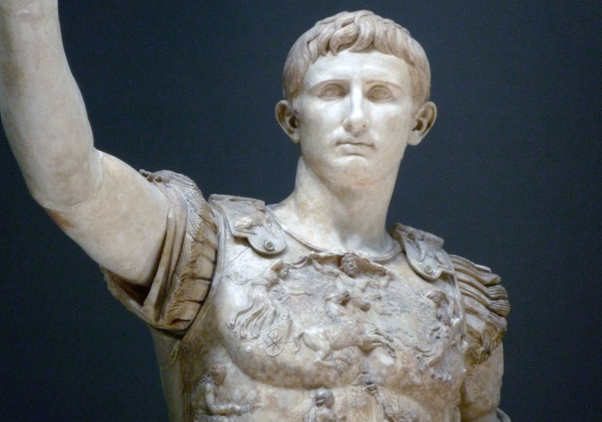 Augustus (63 TCN - 14 SCN) có tên khai sinh là Gaius Octavius, là vị hoàng đế đầu tiên của đế chế La Mã cổ đại. Trước khi ông nắm quyền, La Mã theo chế độ cộng hòa.