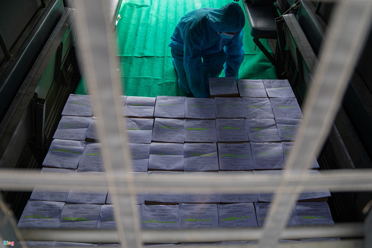 "Các cán bộ, chiến sĩ làm việc không kể ngày đêm, coi đó như tro cốt của người thân trong gia đình mình để đảm bảo tình cảm và sự tôn trọng", đại úy Long chia sẻ thêm.