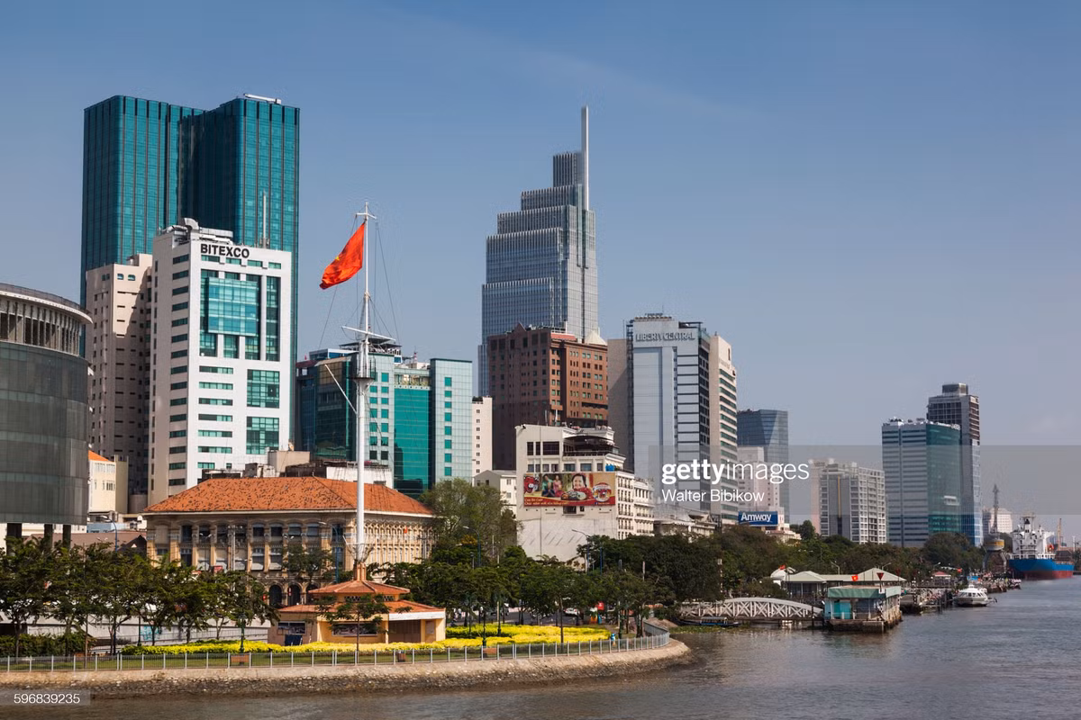 Cột cờ Thủ Ngữ, một biểu tượng lịch sử của Sài Gòn - TP. HCM.