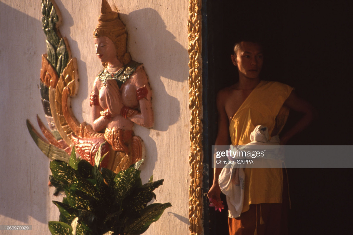 Nhà sư trẻ ở Pha That Luang.